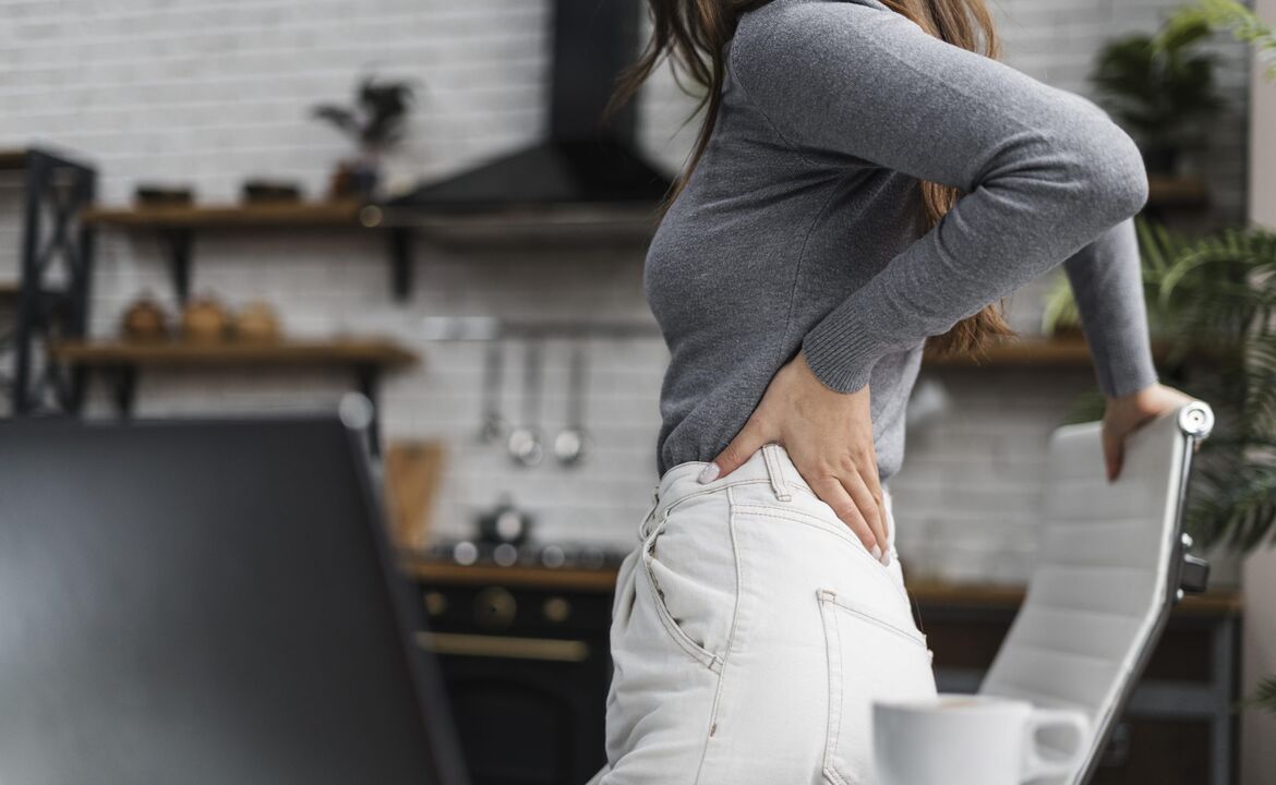 Боль в спине в поясничной области – распространенный симптом, сопровождающий различные патологии. 